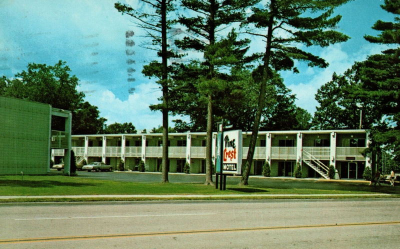 Pine Crest Motel (Knights Inn)